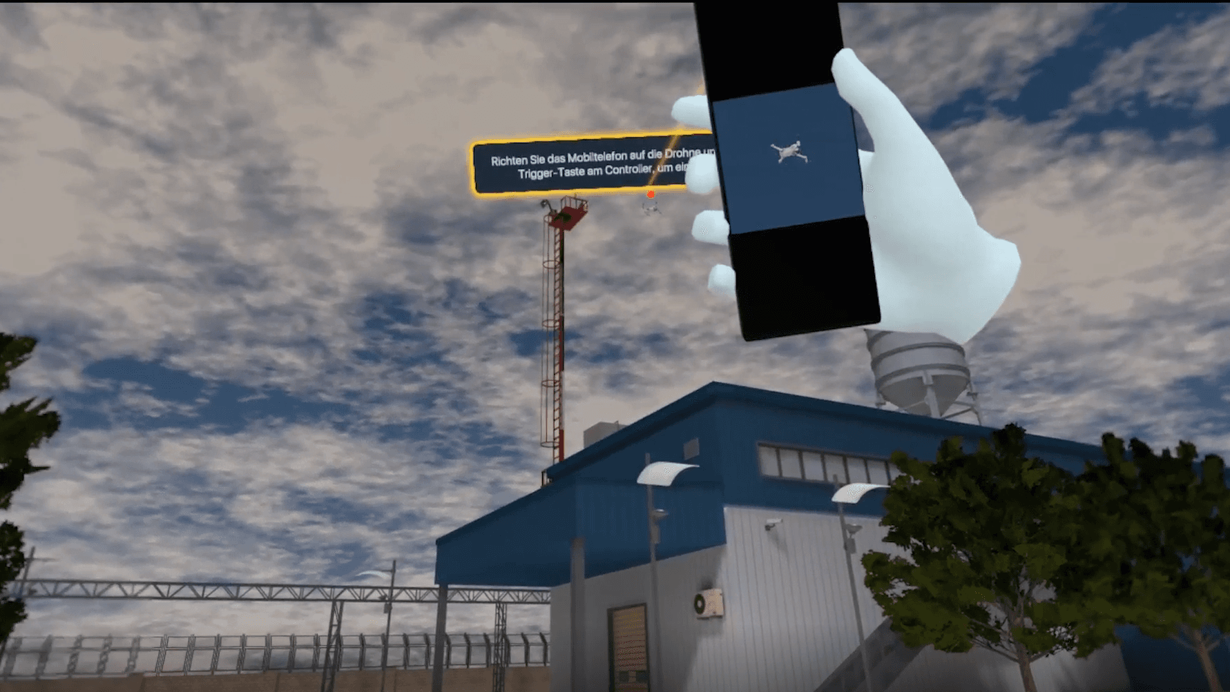 Eine behandschuhte Hand hält ein Telefon auf eine Drohne am Himmel gerichtet, ein Zielsymbol verfolgt sie auf dem Bildschirm.